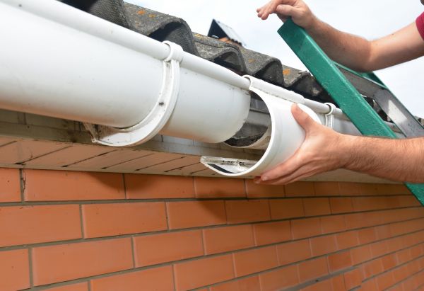 Gutter Maintenance in Kingwood