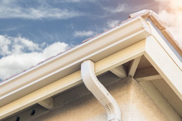 Seamless Gutter Replacement in Kingwood